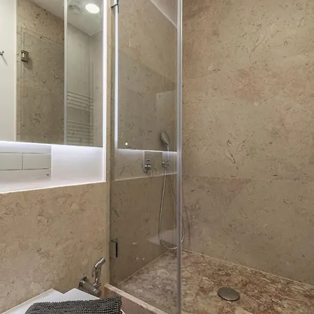 Apartament Upscale & Trendy Flat In The Center