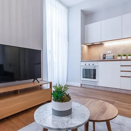Upscale & Trendy Flat In The Center By Lovelystay *