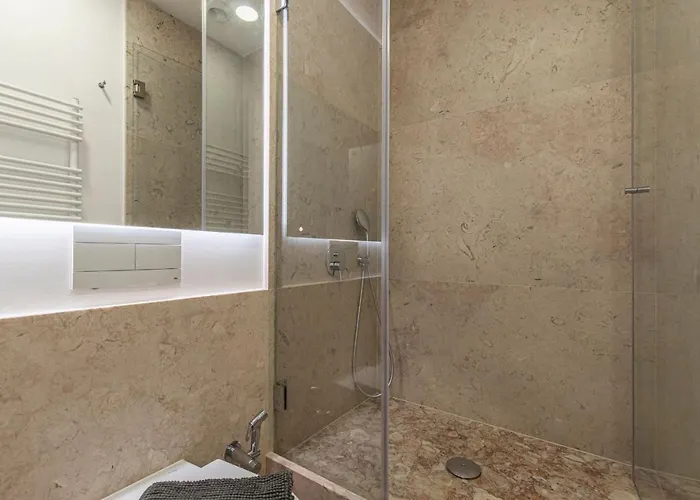 Apartament Upscale & Trendy Flat In The Center